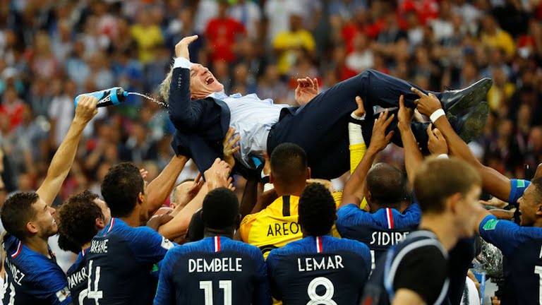 L'Équipe de France soulève la Coupe du Monde !